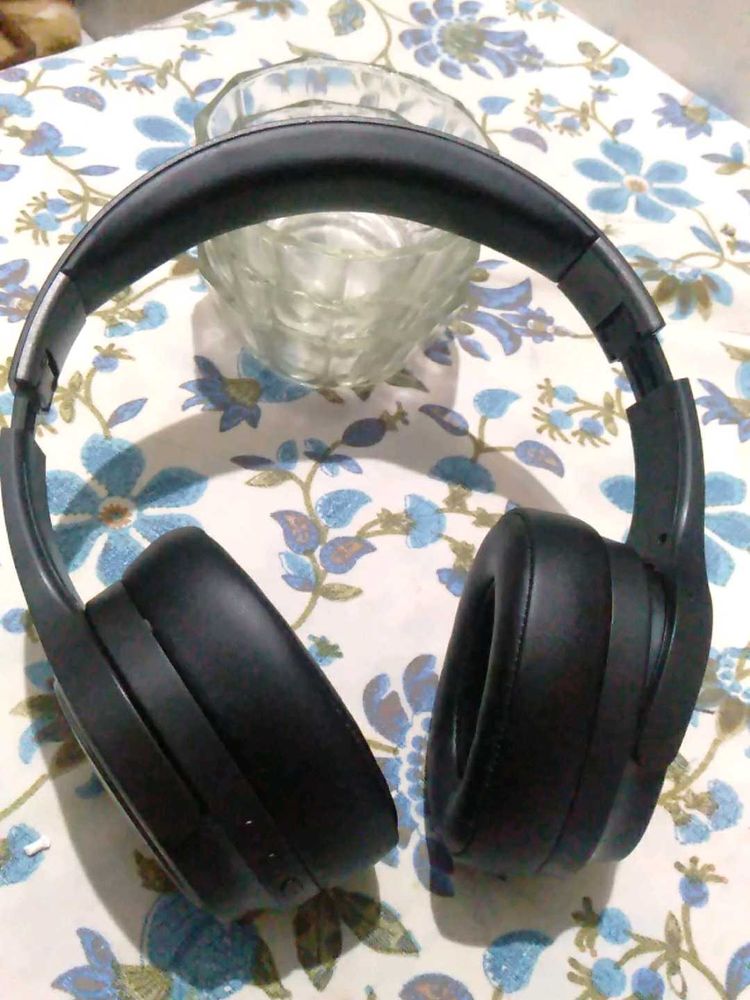 Black Wireless Headphones