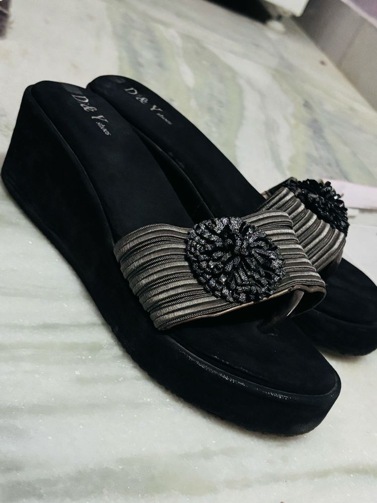 Chic Black Wedge Platform Slides