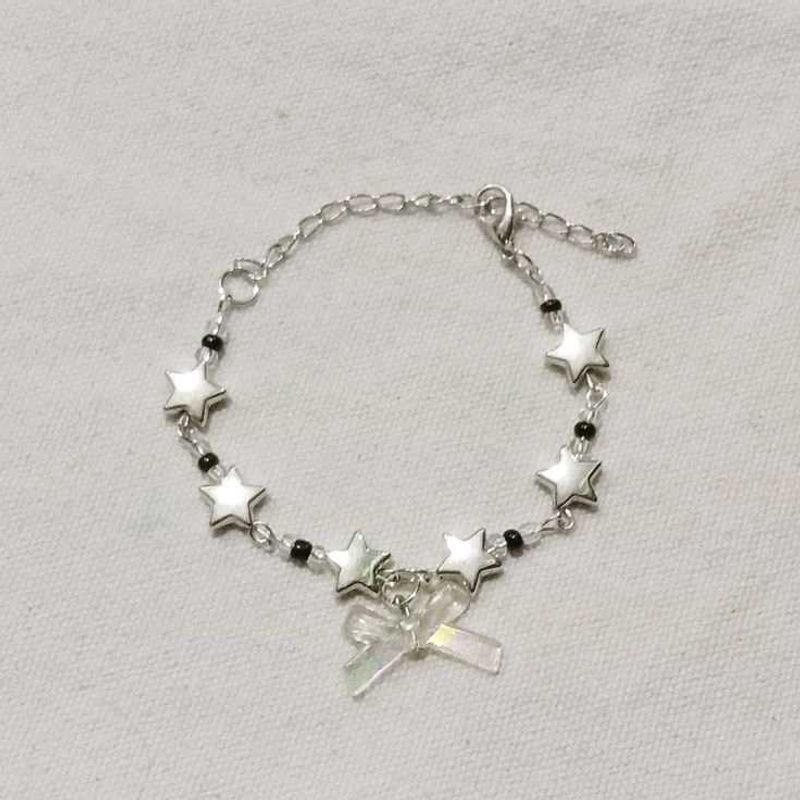 Star &amp; Ribbon Charm Bracelet