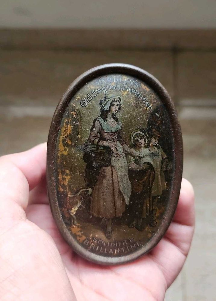 C1930s Vintage Yardley&#39;s Old English Lavender Tin