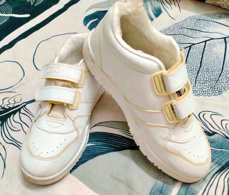 White Shoes - Perfect for Any Outfit!