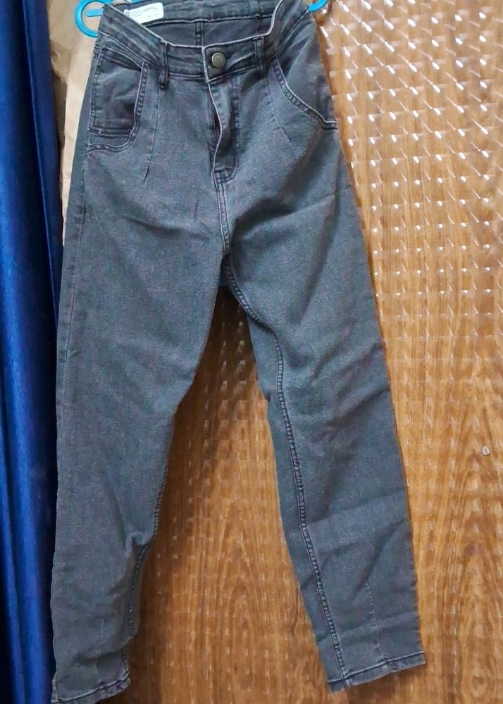 Gray High-Waisted Jeans