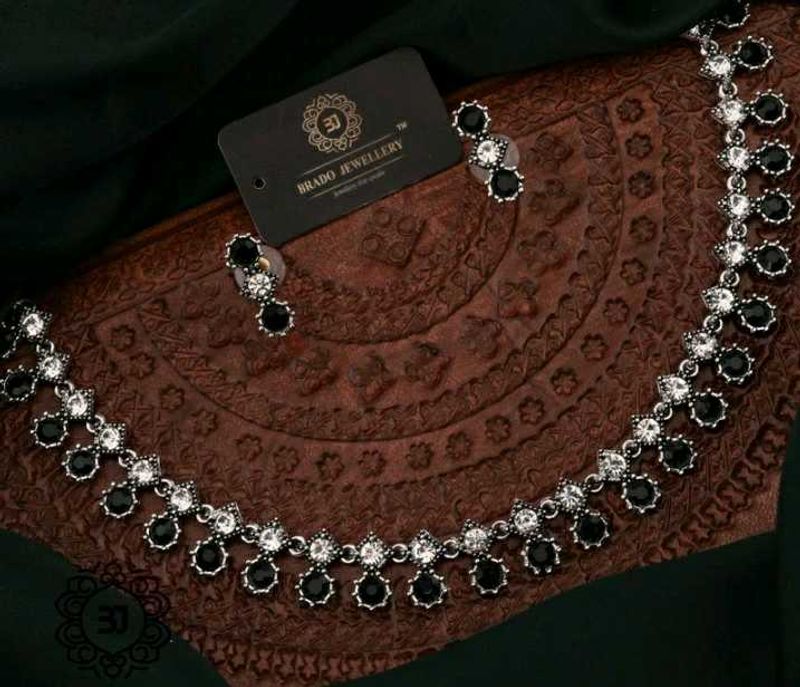 Neckles Set