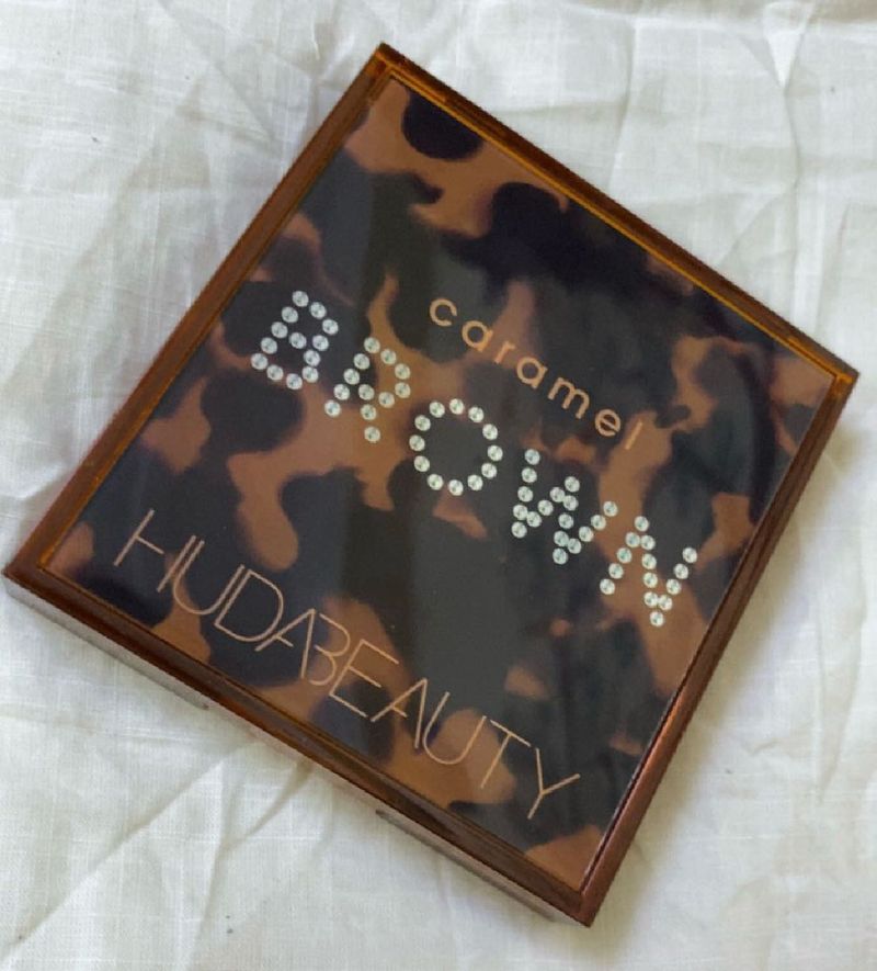 Huda Beauty Caramel Brown Palette