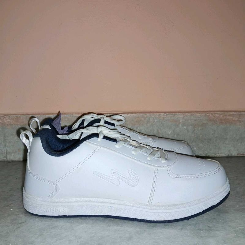 Campus Mens sneakers white and navy blue colour
