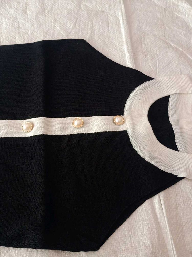 Chic Black &amp; White Pearl Button Top