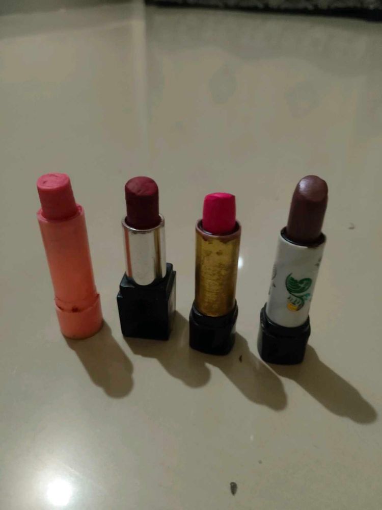 Non matted Lipsticks ( totally 5 lipstick)