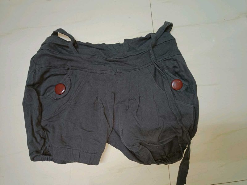 Beautiful Shorts Free Size And Scarf