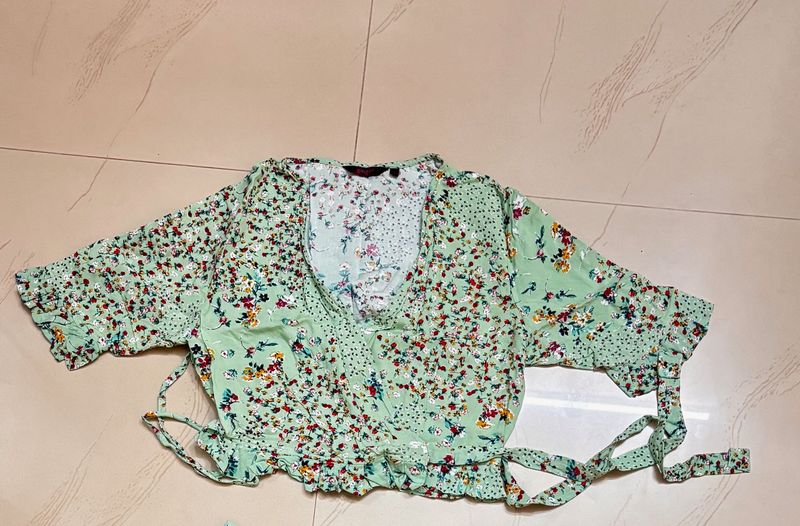 “Ginger By Lifestyle” Wraptop In MintFloral Patten
