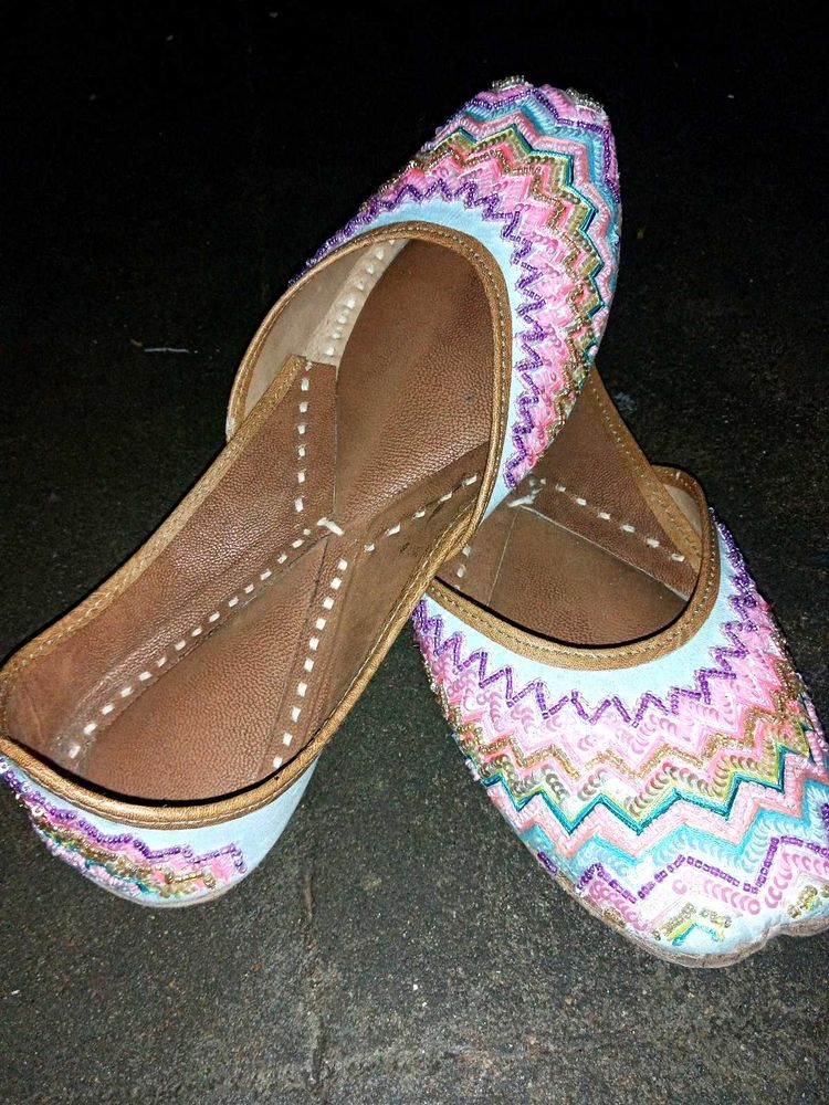 Beautiful Embroidery Jutti Bellay