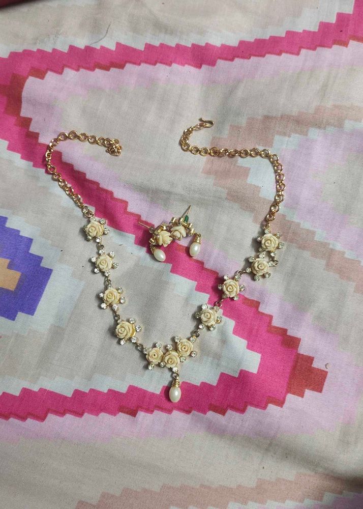 Rose Pearl Necklace Set
