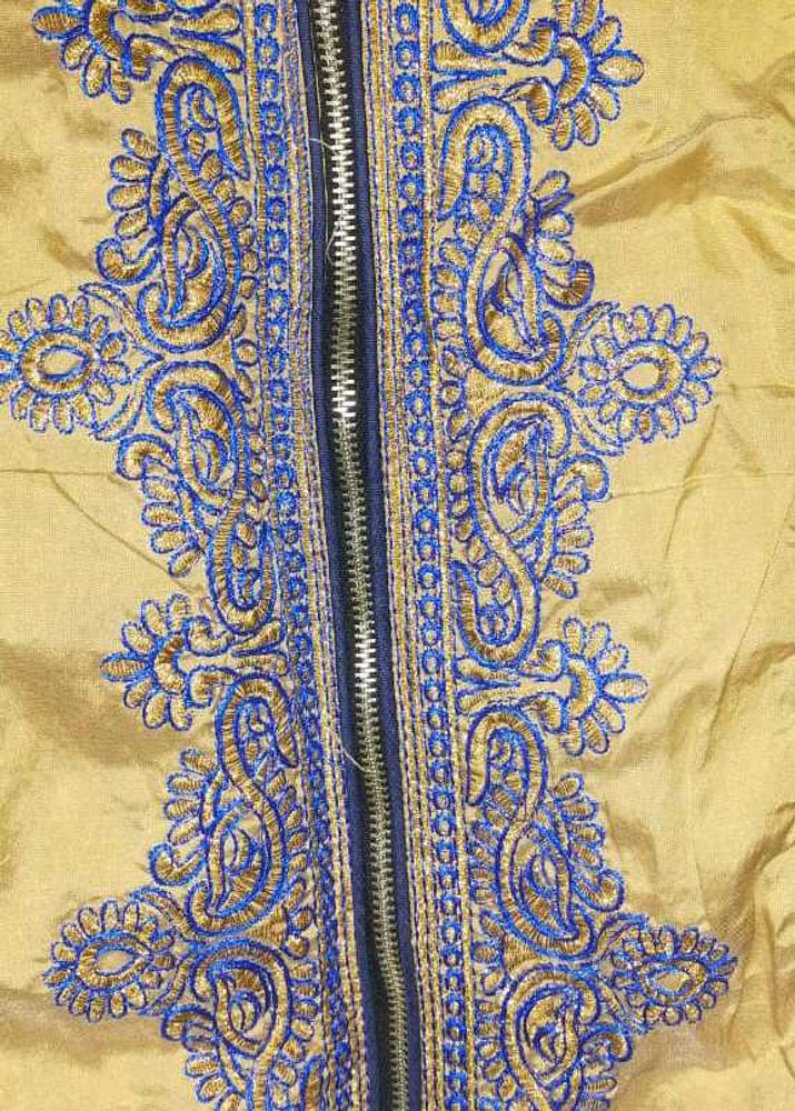 Elegant Embroidered Top + white jeans+ 🎁