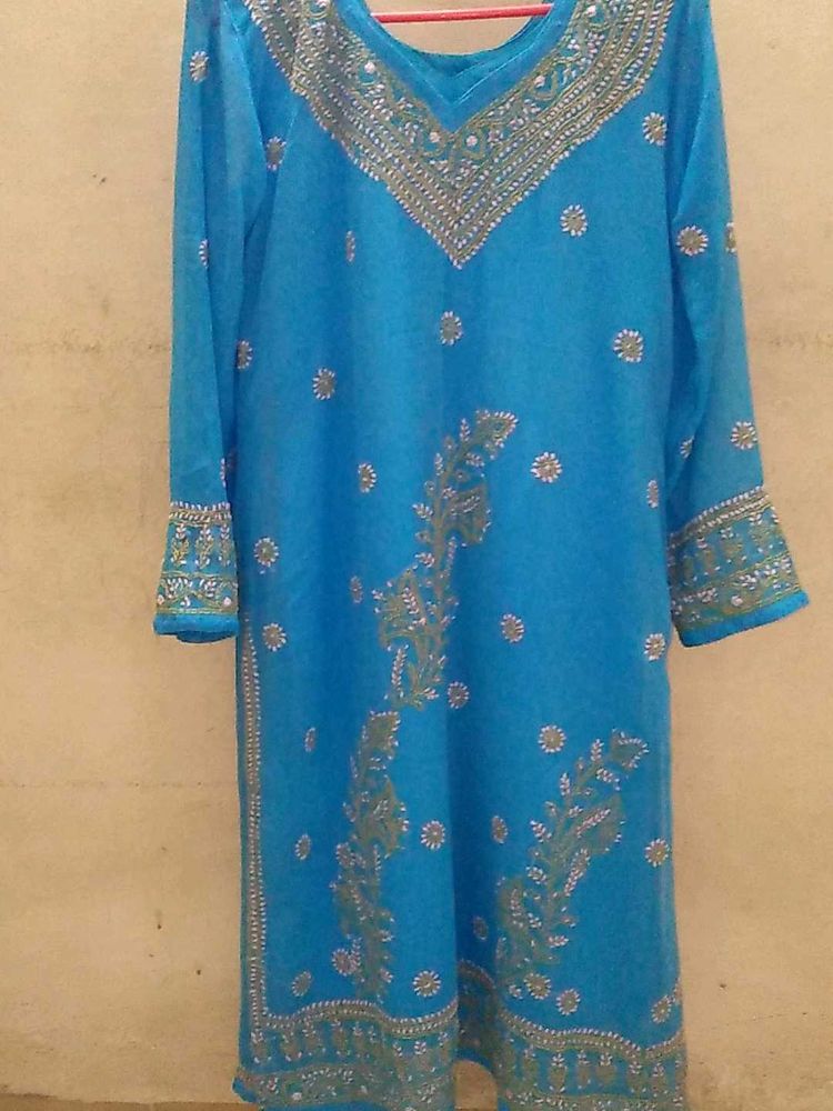 chikenkari sky blu Embroidered Kurta with inner.