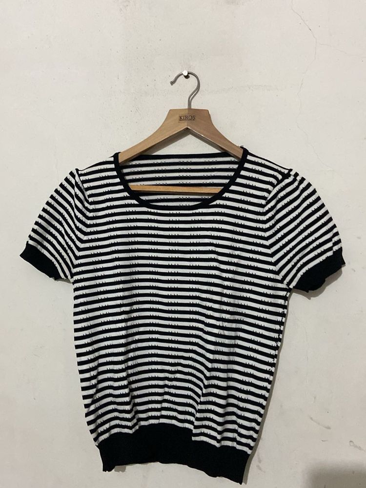 Black And White Lining T Shirt For Women’s