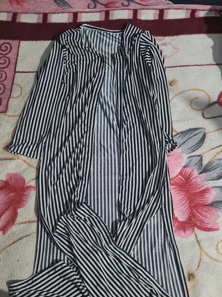 Long Black And White Stripped Shrug⚡️⚡️