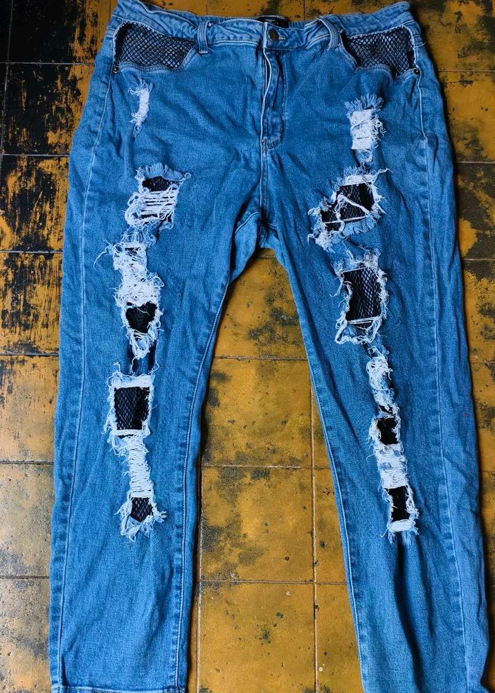 33010. Ripped &amp; Distressed Jeans