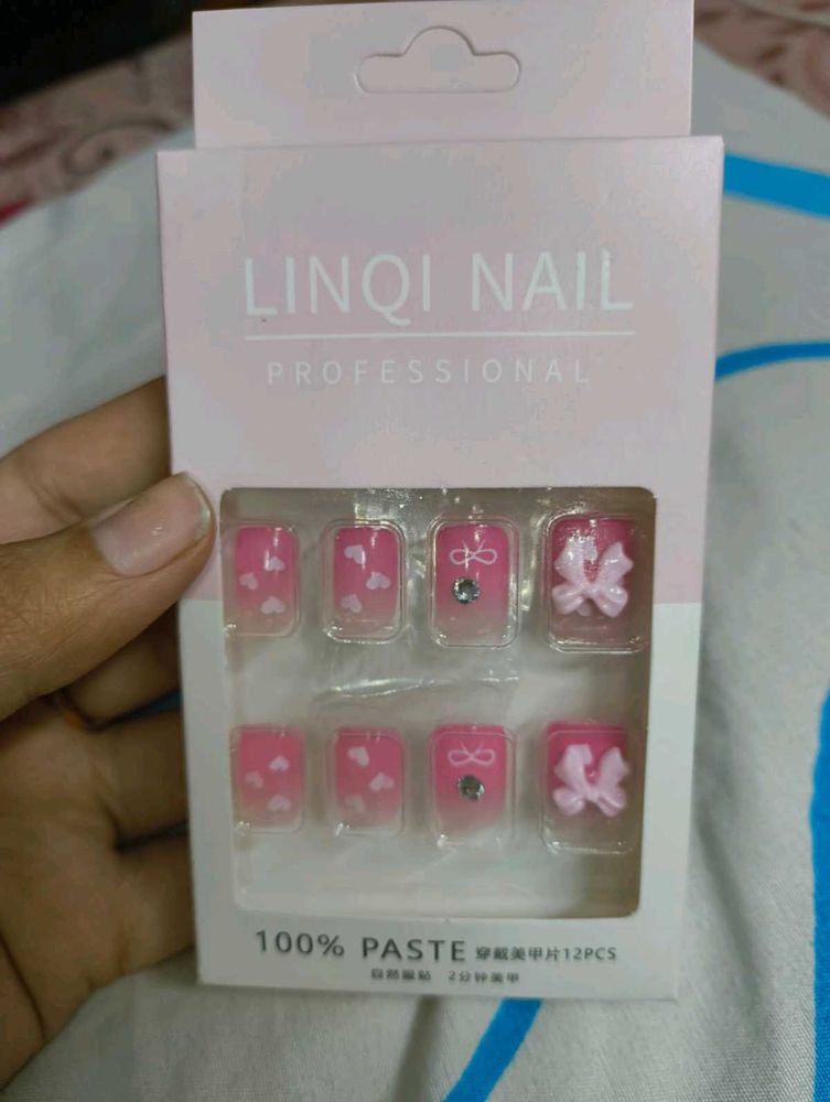LINQI Pink Press-On Nails