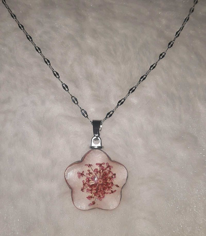 Anti Tarnish Red Resin Flower Necklace