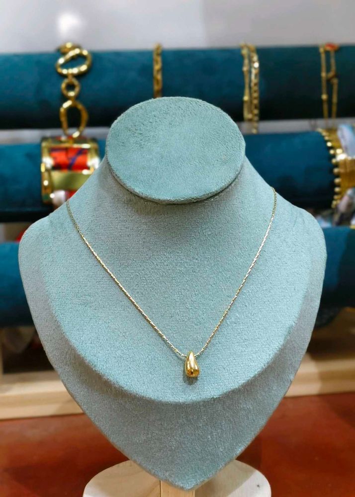 Teardrop Pendant Necklace