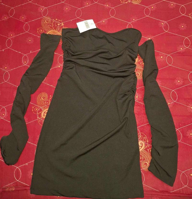 Sweetheart-Neckline Sleeveless Mini Bodycon Dress