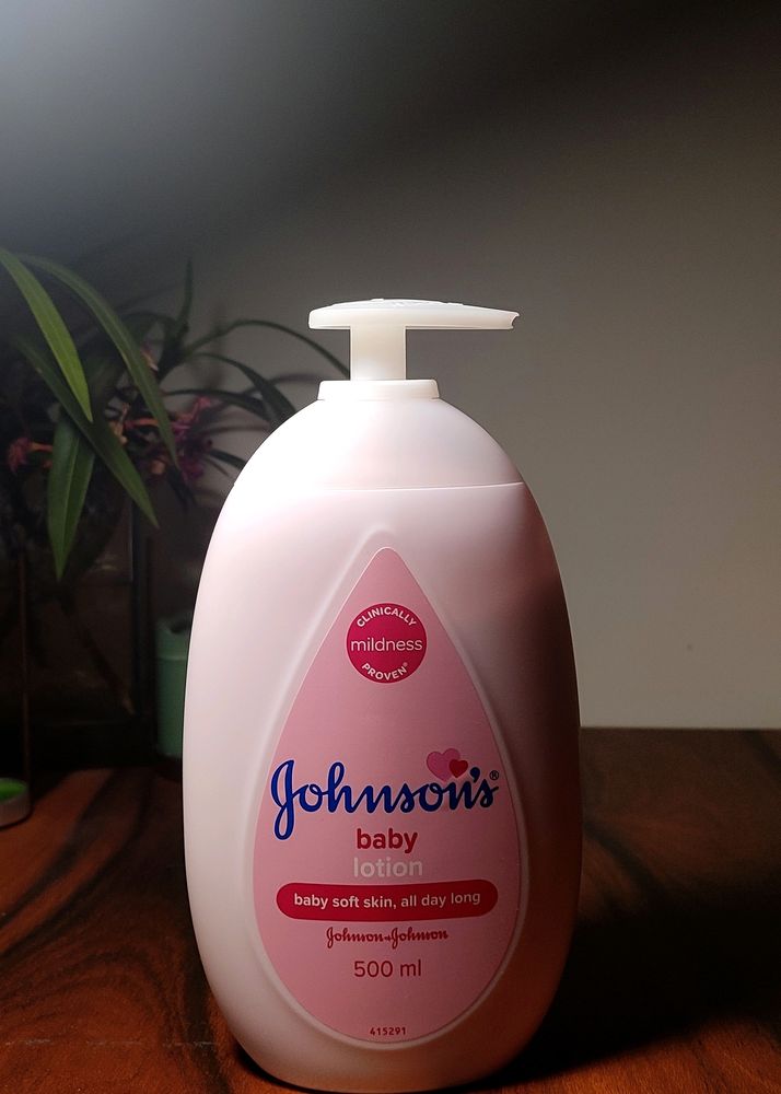JOHNSON AND JOHNSON&#39;S BABY LOTION