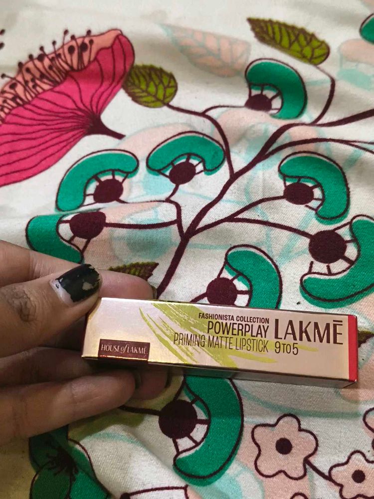 Lakme 9to5 Priming Matte Lipstick