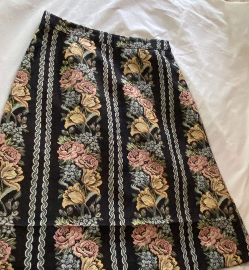 Floral Embroidered Knee length Skirt