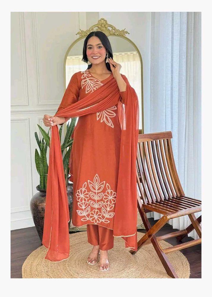❤️ BRAND New Silk Embroidery Kurta &amp; Pant Dupatta