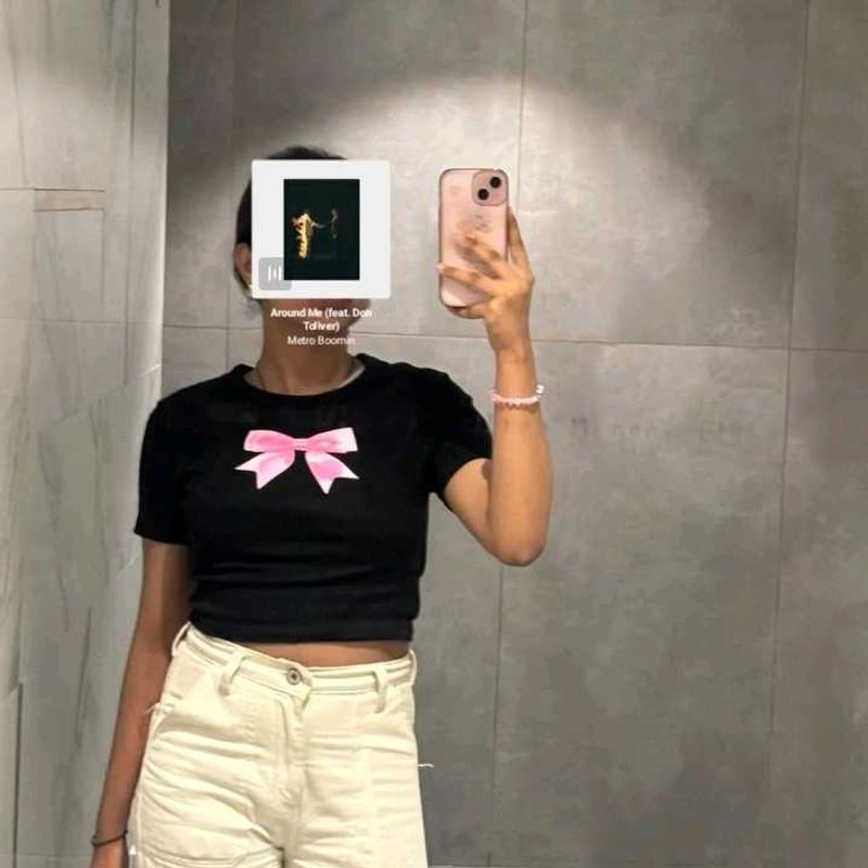 Black cropped Tee with Pink Bow