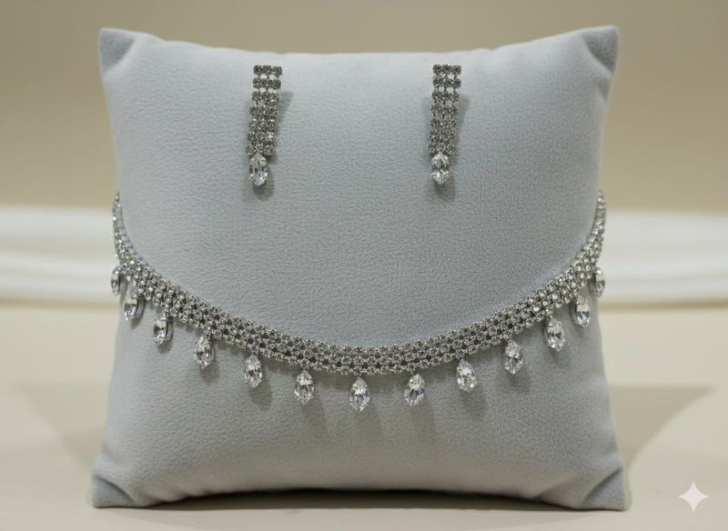 Elegant Necklace &amp; Earring Set