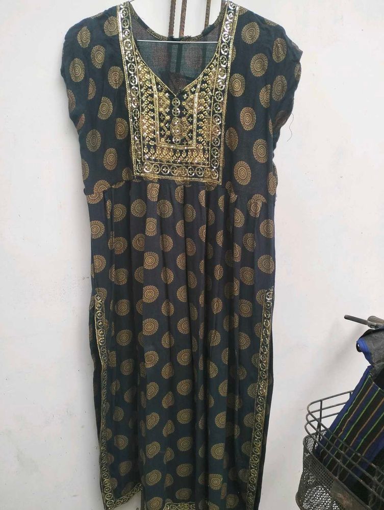 Elegant dark green kurti &amp; grey white pant