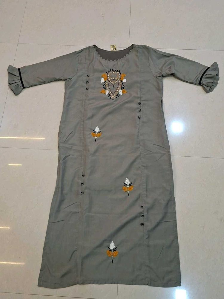 Elegant Embroidered Kurti