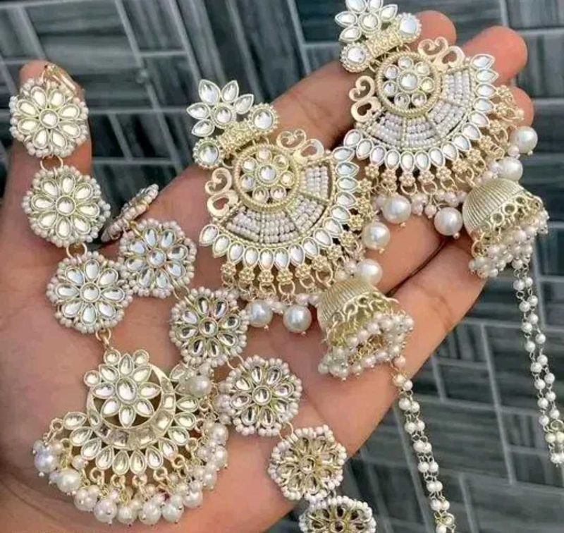 Kundan Mangteeka And Earrings Set