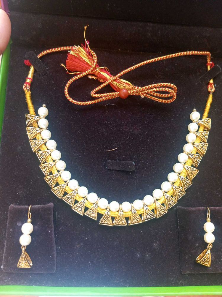 Handmade Pearl Bails Choker Set