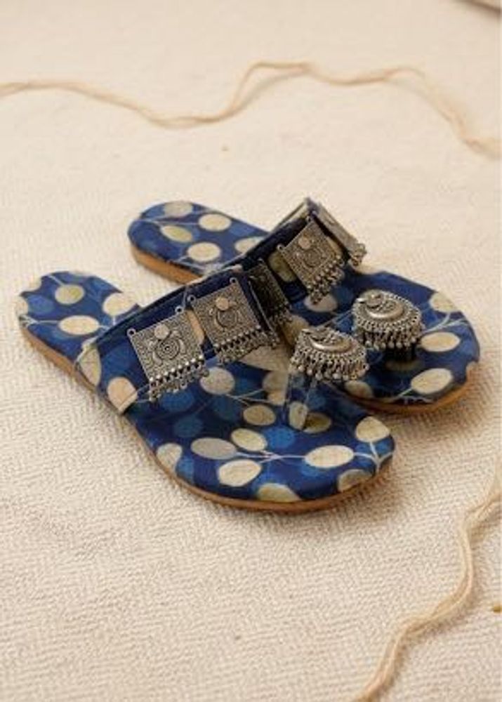 Ethnic Blue Toe Ring Flats