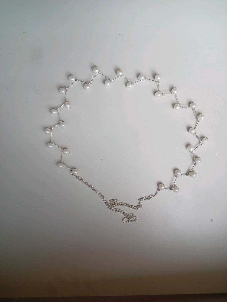 A pearl neck band