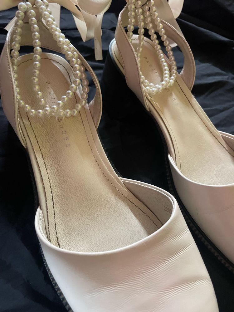Vintage Off white Heels 🌷