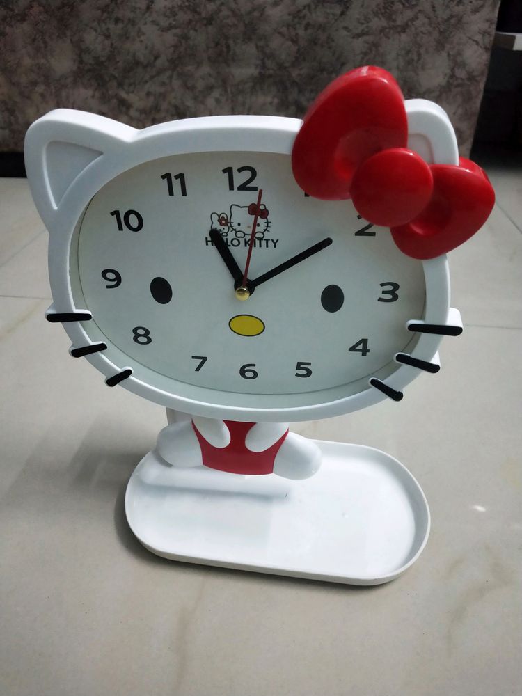 Beautiful Hello Kitty Table Alarm Clock