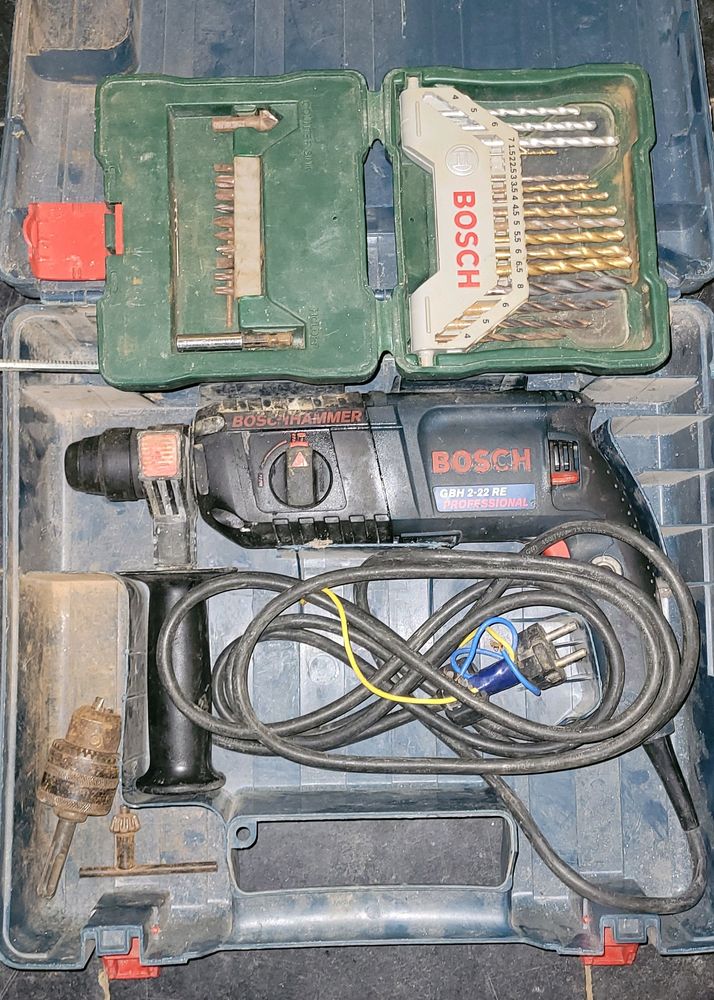 Bosch Rotary Hammer Drill Machine GBH 2-22 RE (Reversable )Along Wood And Steel Drill Bits