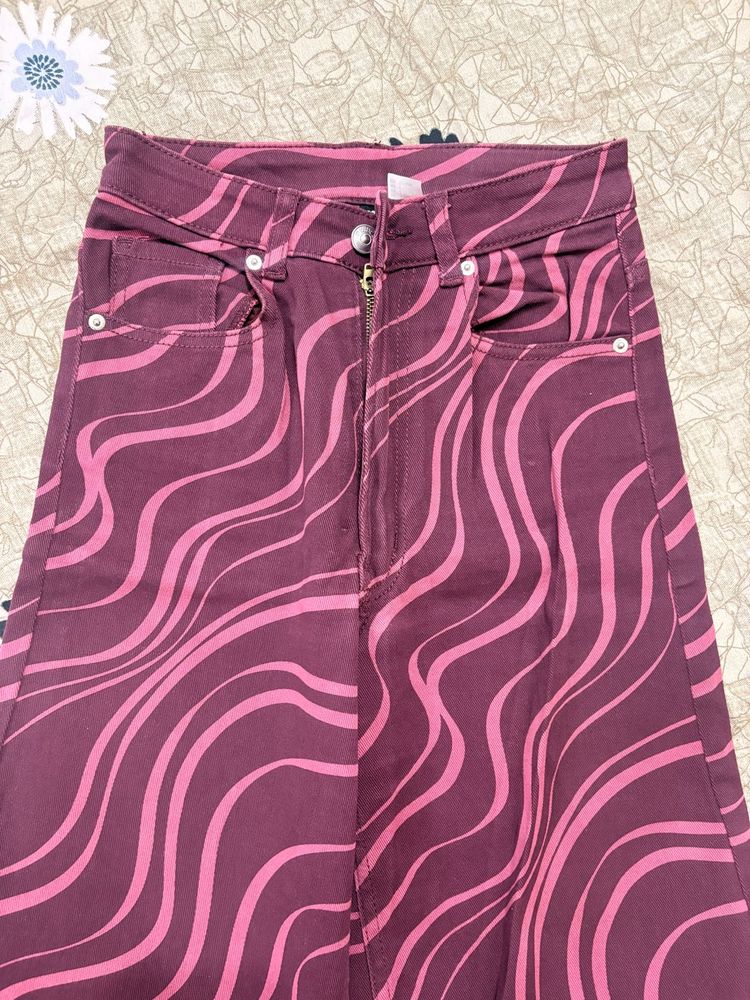 Patterned High-Waisted Jeans