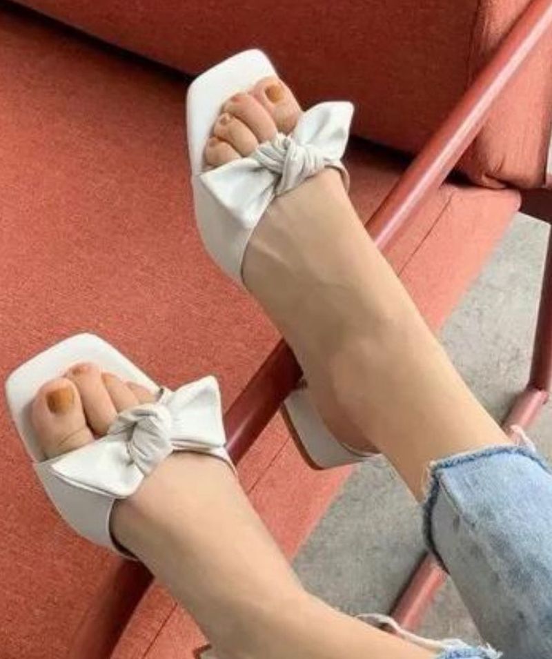 Bow Detail White Flats