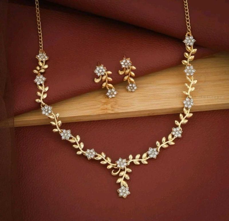 Floral Necklace &amp; Earrings Set