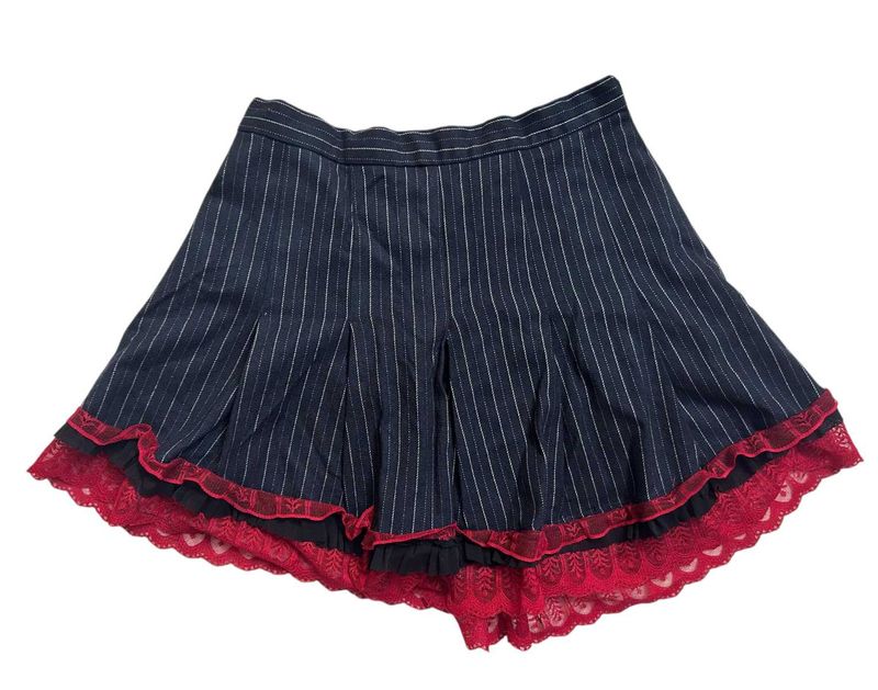 Pleated Line Wuth Lacr Skirt