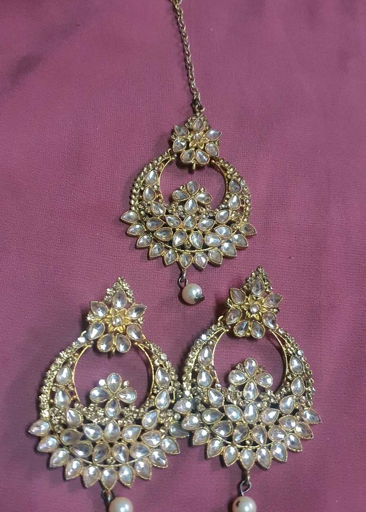 Set Of 2 Earrings &amp; Maangtika