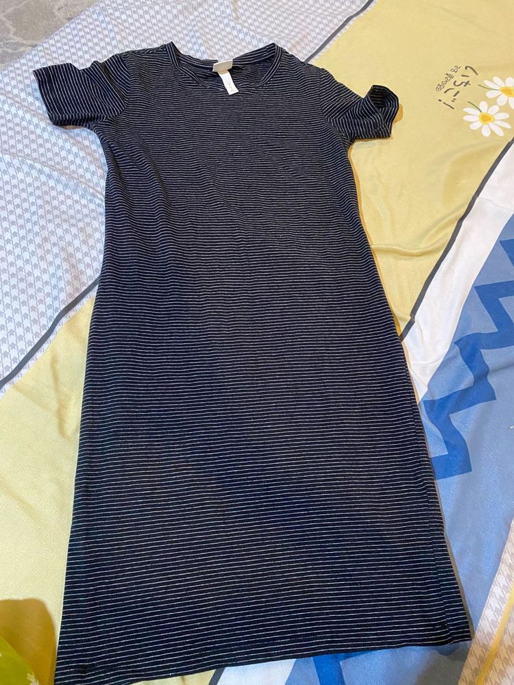 H&amp;M black t-shirt dress