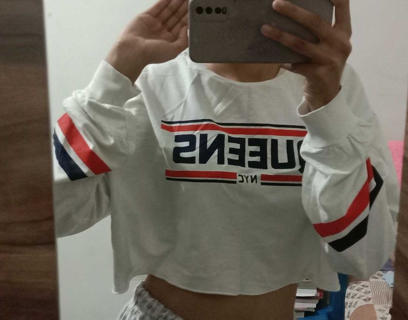 Queens Cropped Sweatshirt