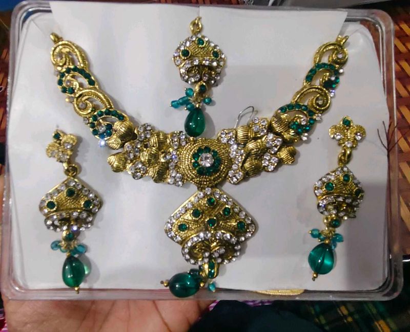 Elegant Green &amp; Gold Jewelry Set