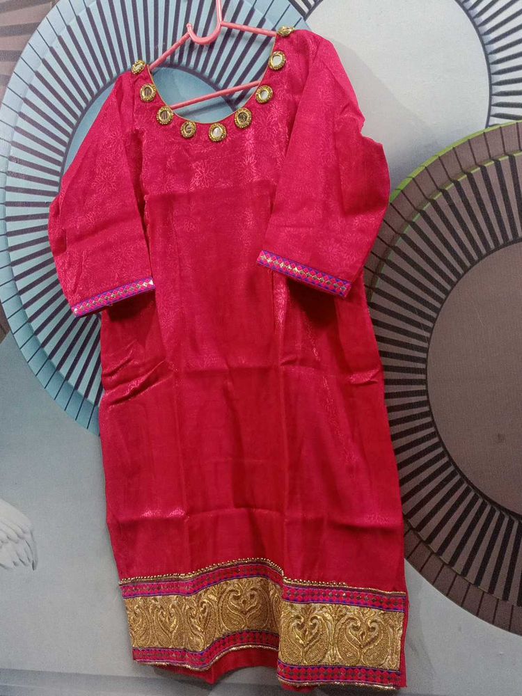 Beautiful Party Ware  Suit Nack Miror