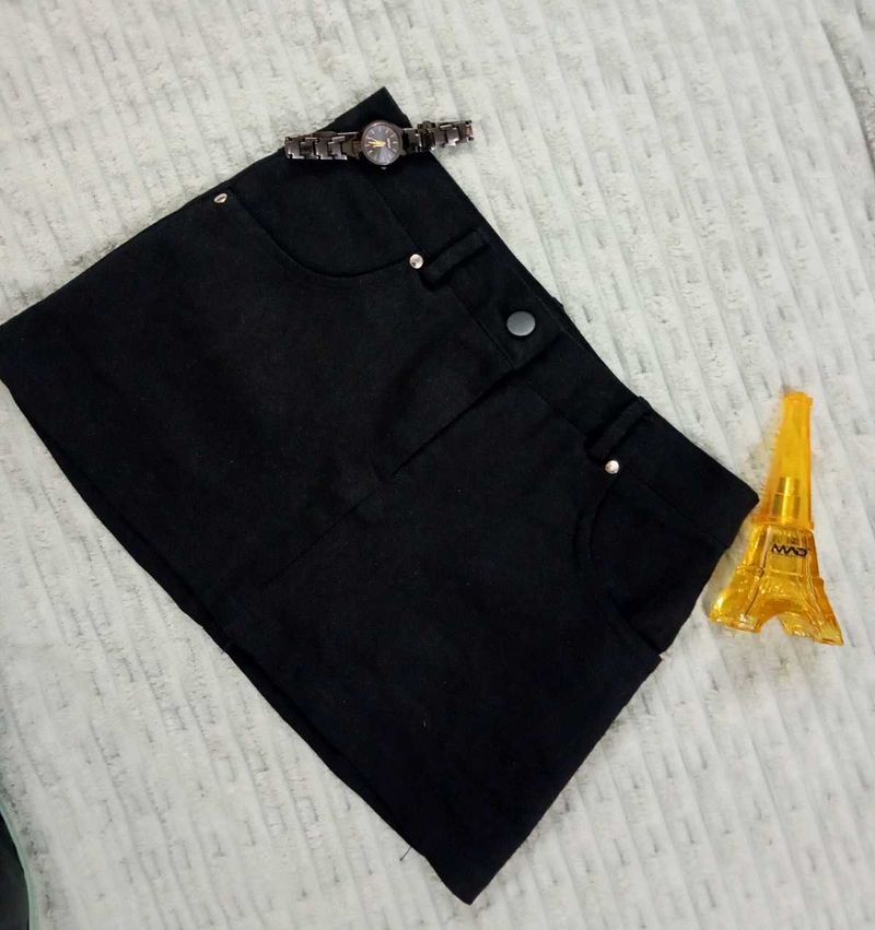 Chic Black Mini Skirt