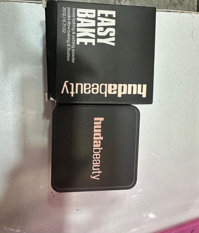 Huda Beauty Easy Bake